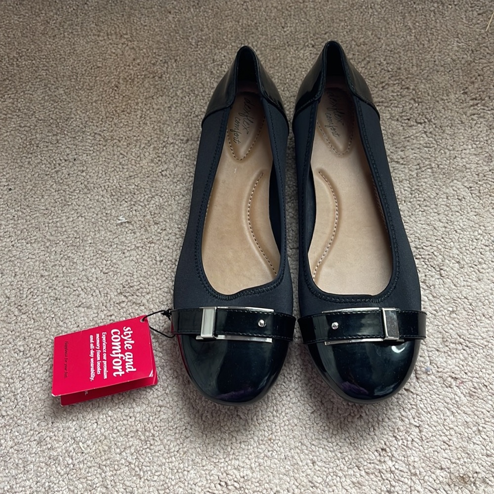 NWT Dexflex Comfort Black Flats